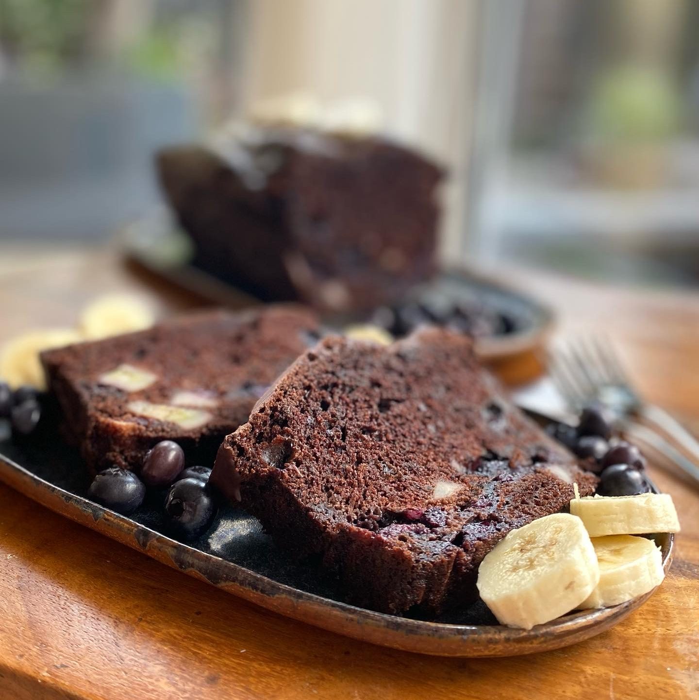 Schoko-Bananen-Blaubeer-Kuchen